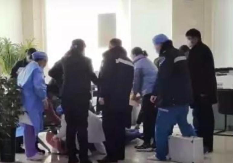 万万没想到！银行也能生孩子？一产妇在银行办业务时突然紧急分娩