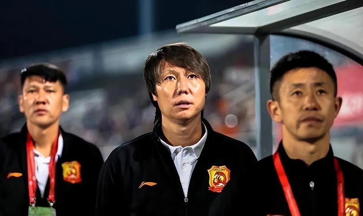 30亿财产的李铁不仅领两份工资，还享齐人之福。拥有两个老婆