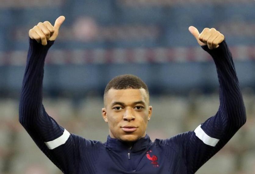 世界杯！法国队晒照片火了球迷：清一色的黑人，以为是非洲队