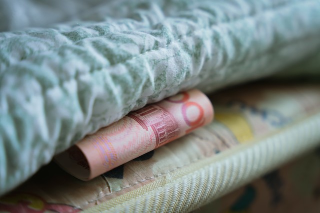 一个男人把所有私房钱都给了,男人的私房钱太容易拿出来了