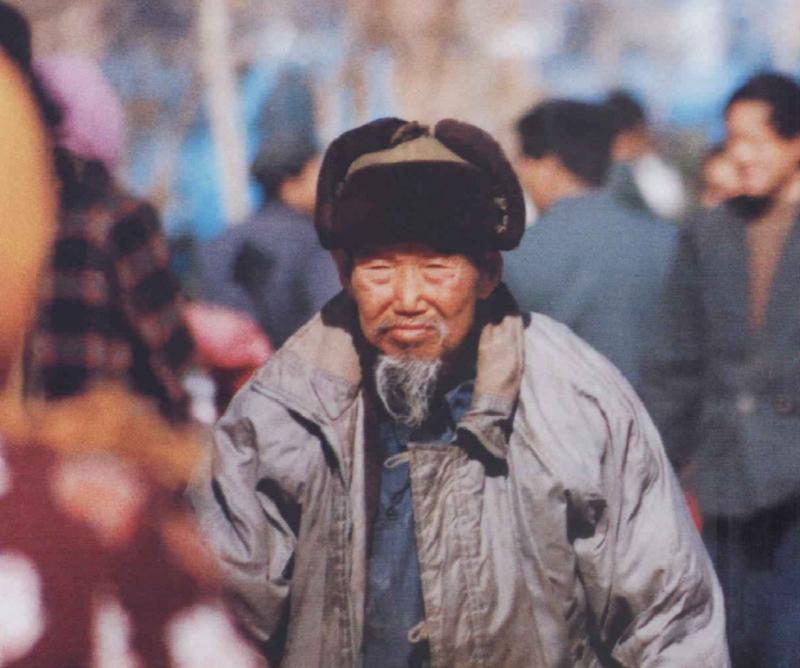 七旬老汉来到部队驻地,7旬老汉到部队报告任务完成