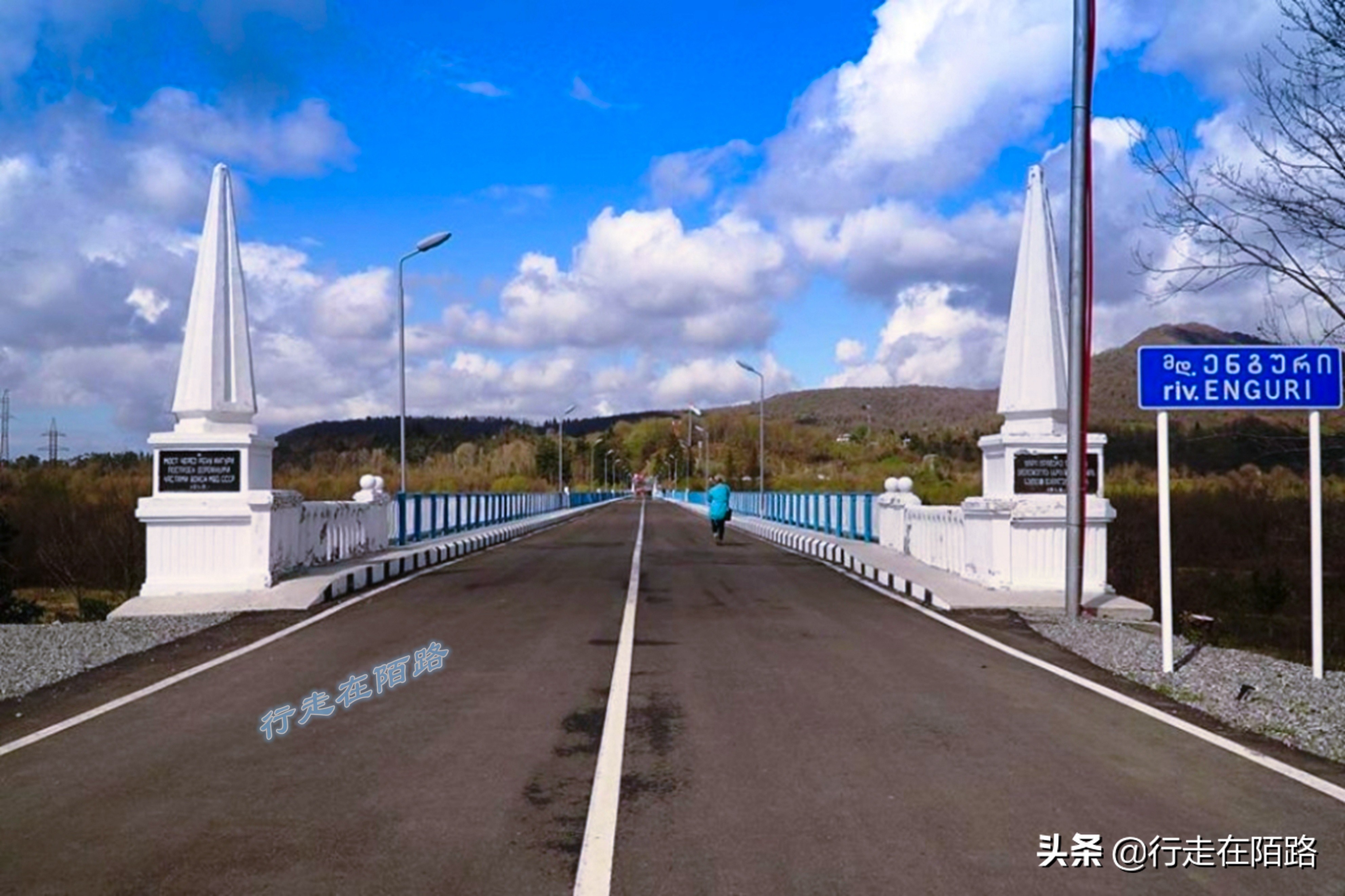 环游黑海第一个难关：海关盘查六个小时，靠一句话成功入境