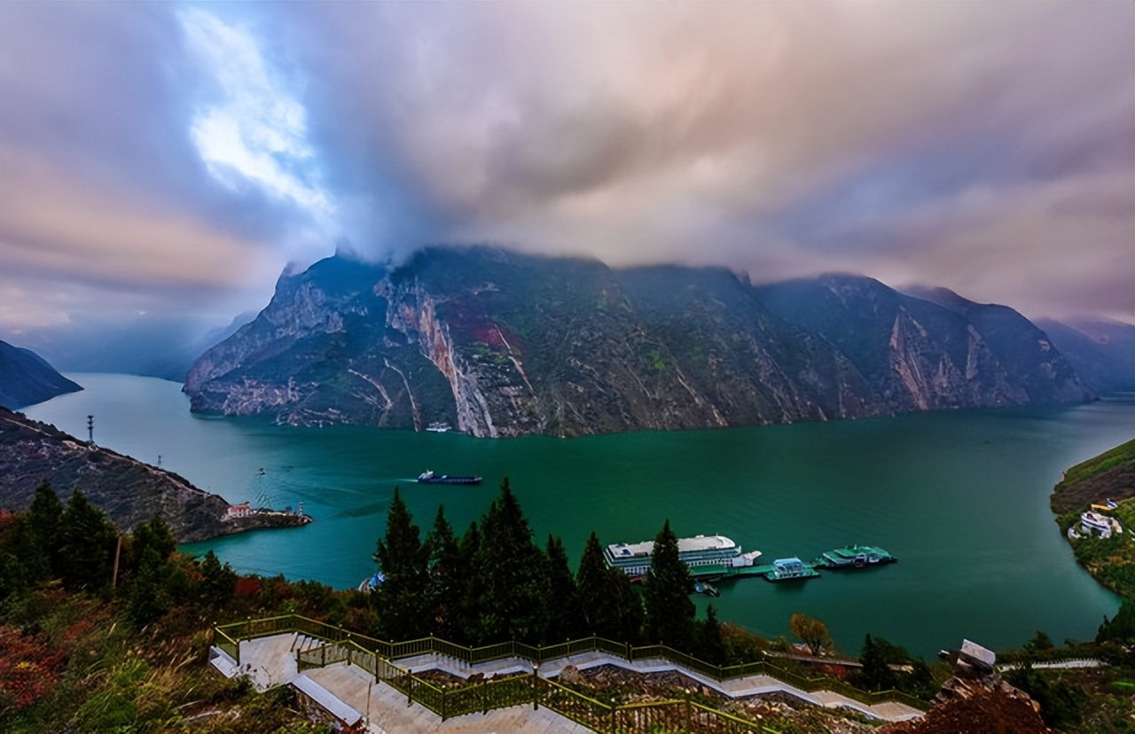 上海至重庆游轮哪个最好,重庆到上海十五天游轮价格表