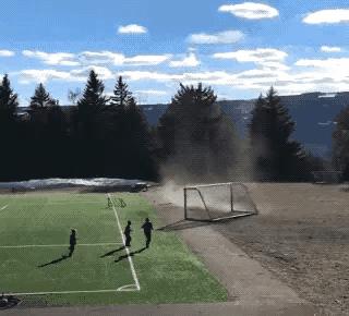 今天在老婆包里发现的,她说是治牙疼的,我觉得不像啊。