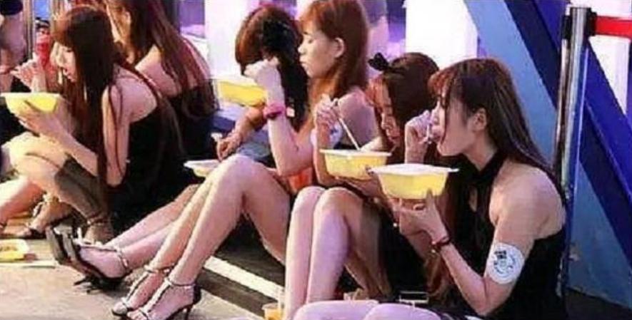 揭秘横店群演真实现状的电影,横店群演的真实生活