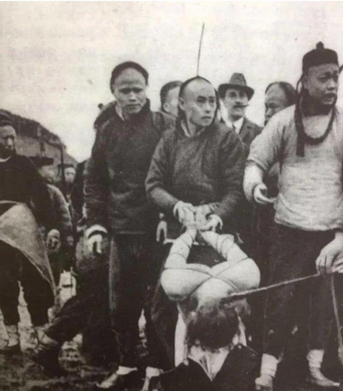 古代犯人砍头时为什么下跪,古代死刑犯砍头会感觉痛吗