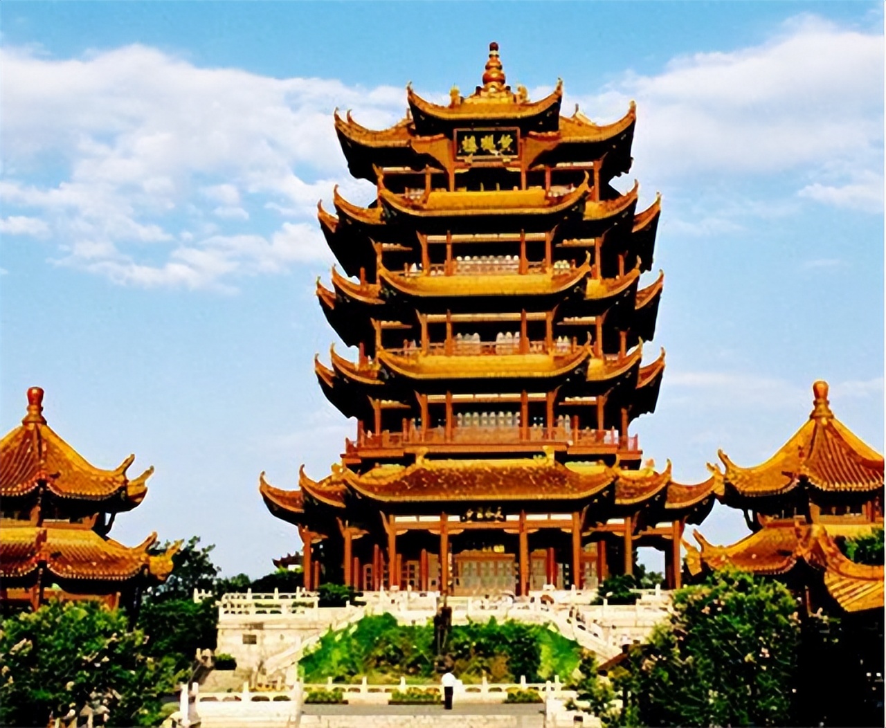 毛主席多次“戴口罩”外出，被认出后毫不避讳，与群众鱼水情深