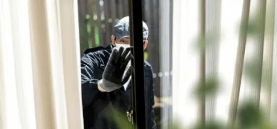 又来！日本2名男子持刀抢劫珠宝店！1周4起，华人该如何预防？