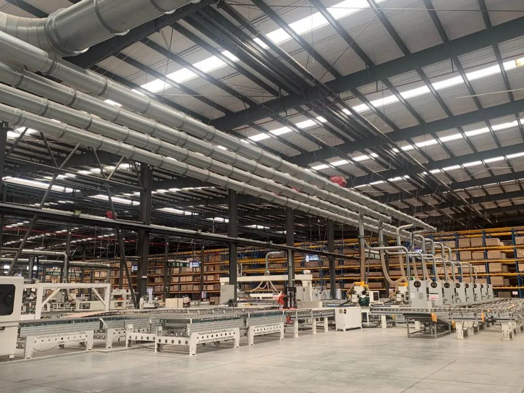 王力智能门窗生产车间现场,王力木门车间