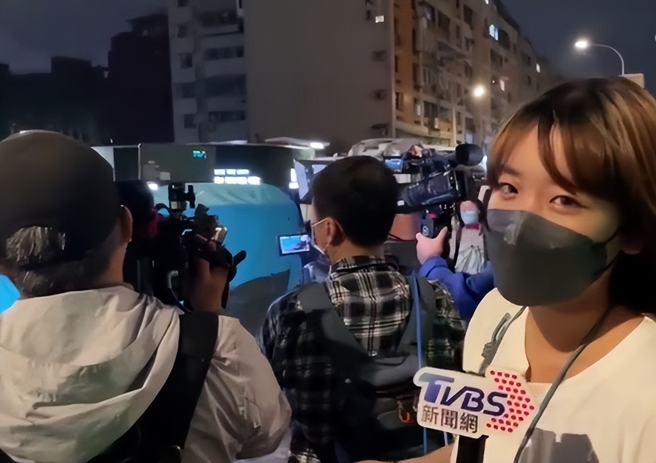 大s上节目哭的那段,大s爬上楼梯