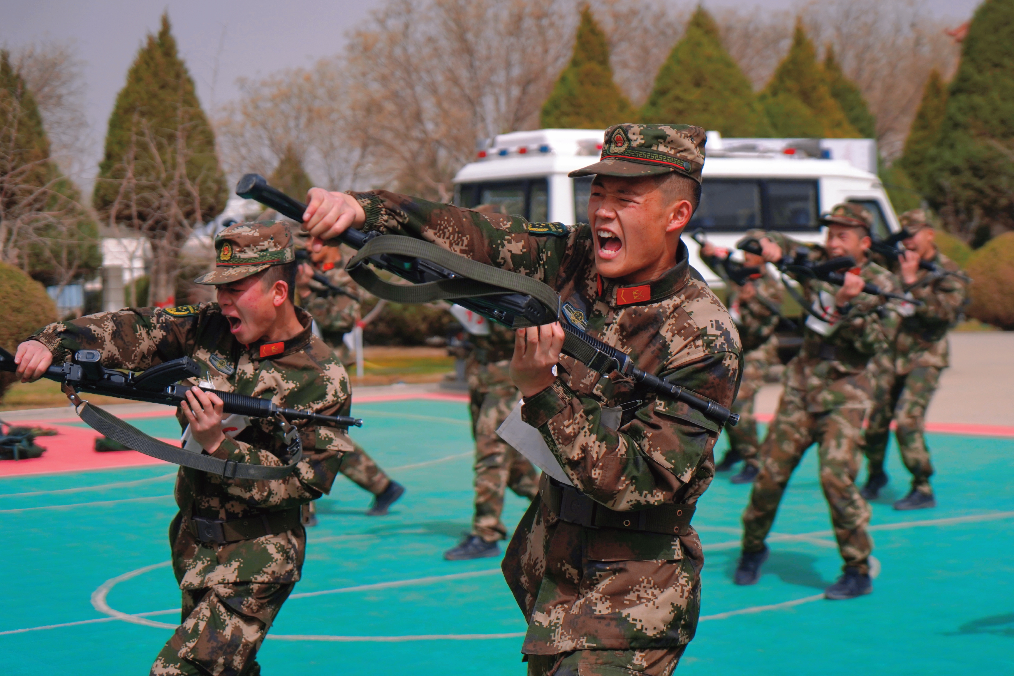 致坚守岗位的大白,致敬一线工作的大白