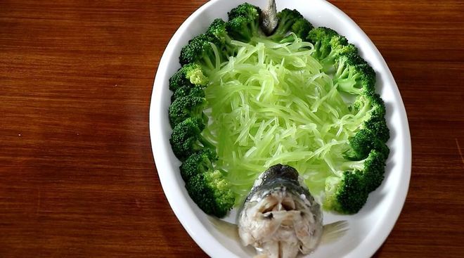 鲫鱼草鱼鳊鱼鲈鱼哪个刺少好吃,鲈鱼怎样做鱼不腥又好吃