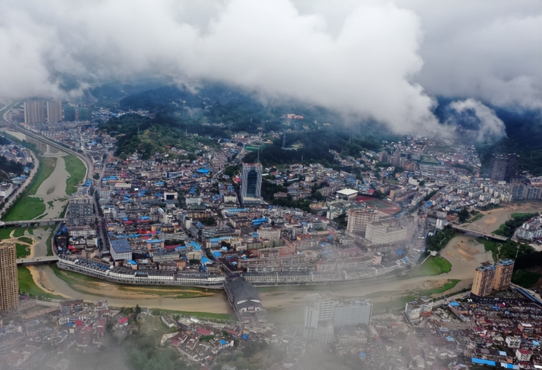 安徽一女子带两女儿投水溺亡事件,安徽一女子劝解下跳河溺亡