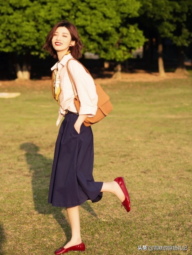 小白鞋马丁靴,小白鞋马丁靴圆头