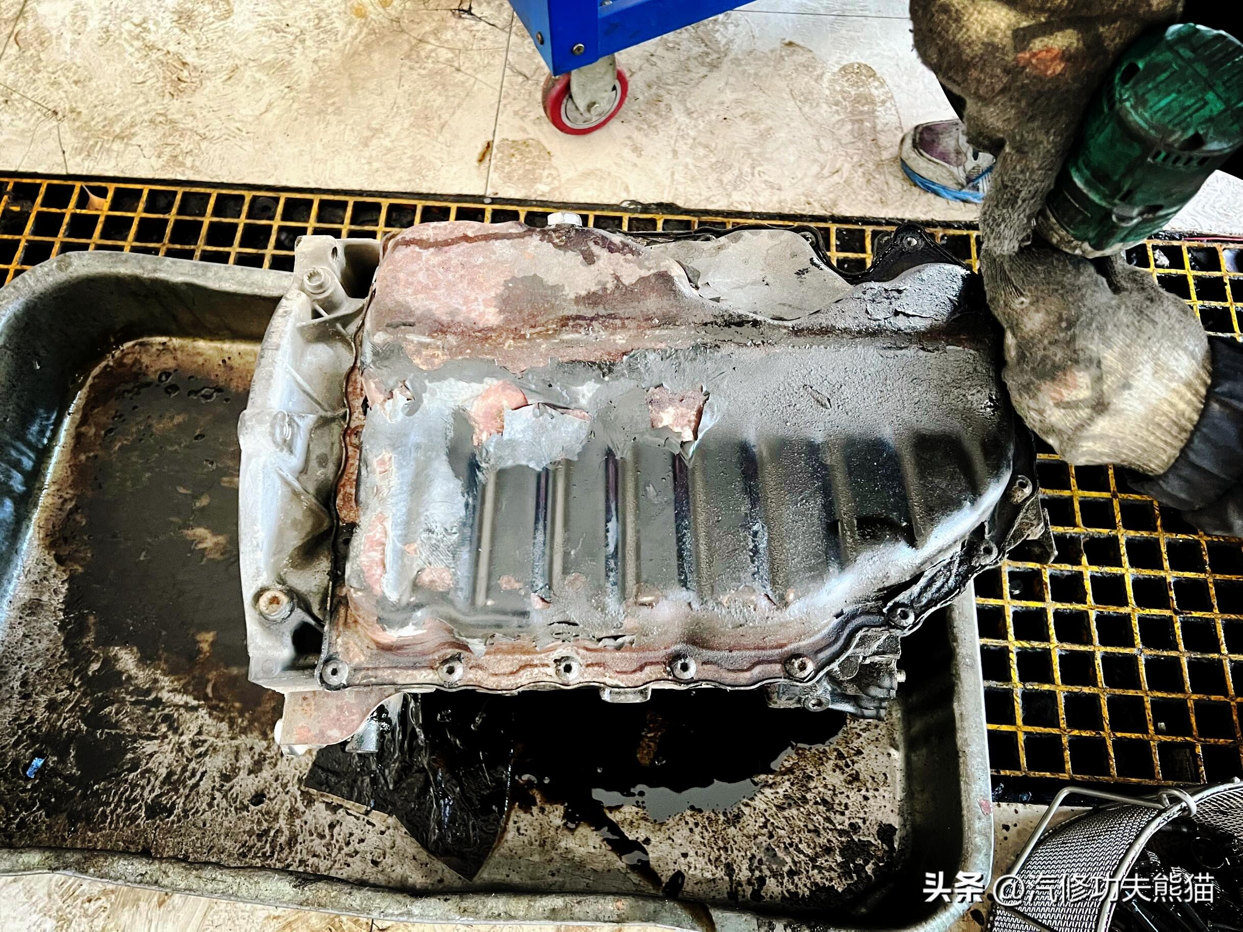 父亲老车翻新修复,父亲去世留下了的车去翻新