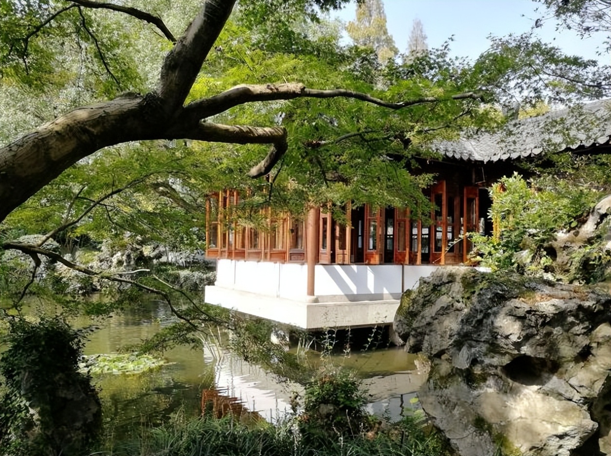 来江南穿汉服照视频,穿汉服在杭州西湖拍的视频