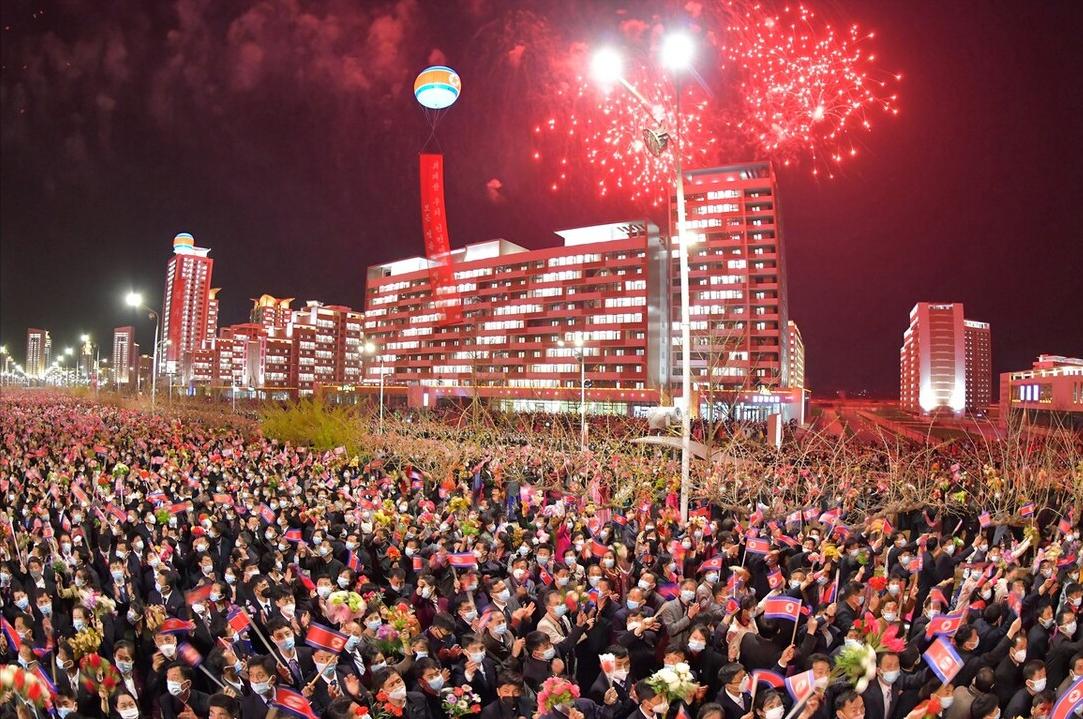 实拍朝鲜街道的情况，被美国制裁这么久，朝鲜人如今过的怎么样？