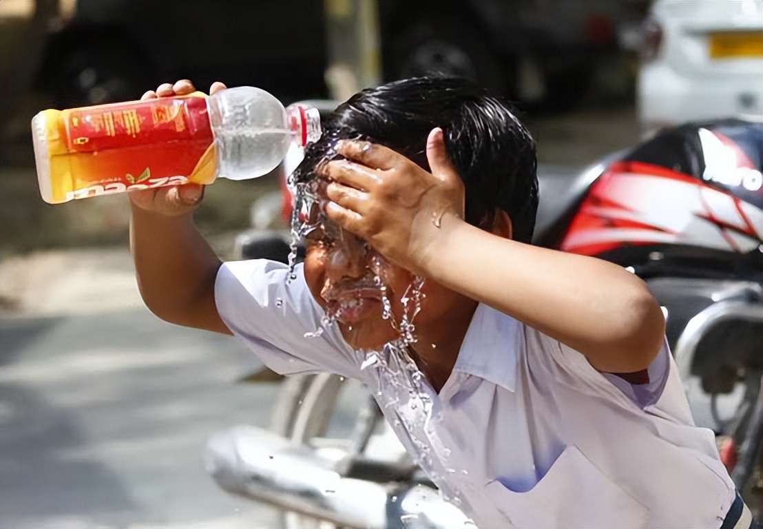 印度遇122年来极端高温,印度高温愈演愈烈气温突破50度
