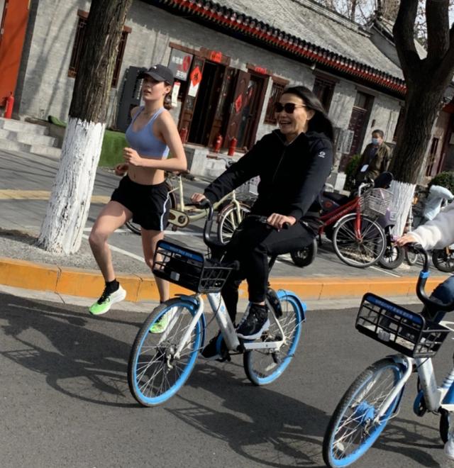 谷爱凌跑步短裤,谷爱凌运动健身照片