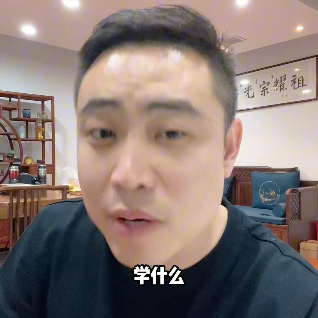 怎么做自媒体短视频赚钱,做自媒体短视频如何选素材