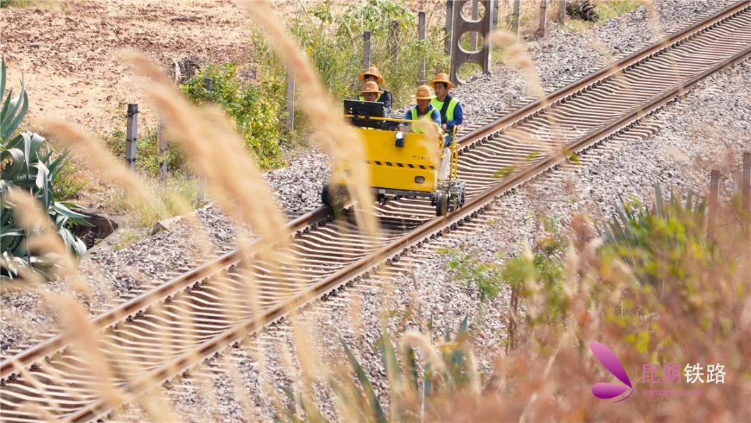 咻——铁路敞篷小跑车来啦