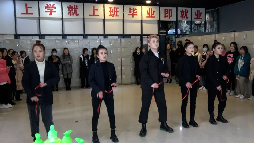 昆明美容美甲化妆培训班价格,昆明美容美甲师培训班