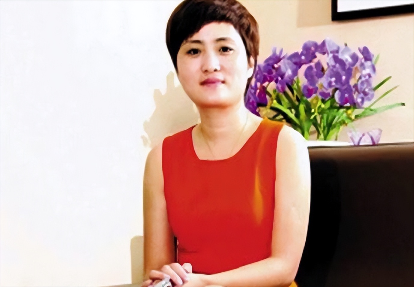 美女老板俞优静：卷走1.5亿逃往非洲，只因弟弟嗜赌如命？终覆灭