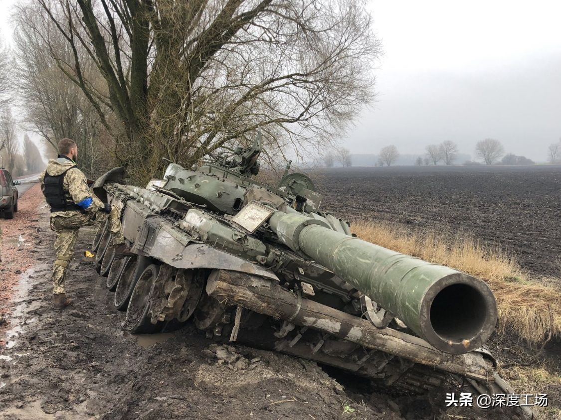 俄军云爆弹战车首次被摧毁,俄军旅长掩护撤退战死