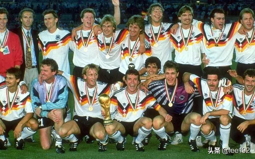 德国足球防守反击,德国足球防守撞人