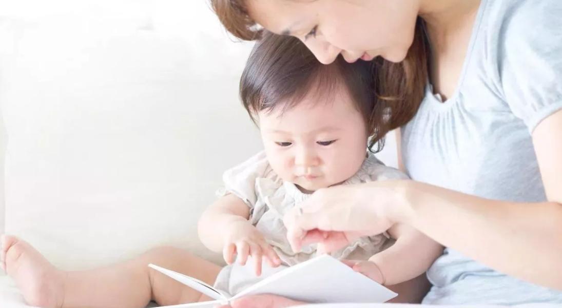 宝宝手脚冰冷还要物理降温吗,宝宝手脚凉是要保温还是散热