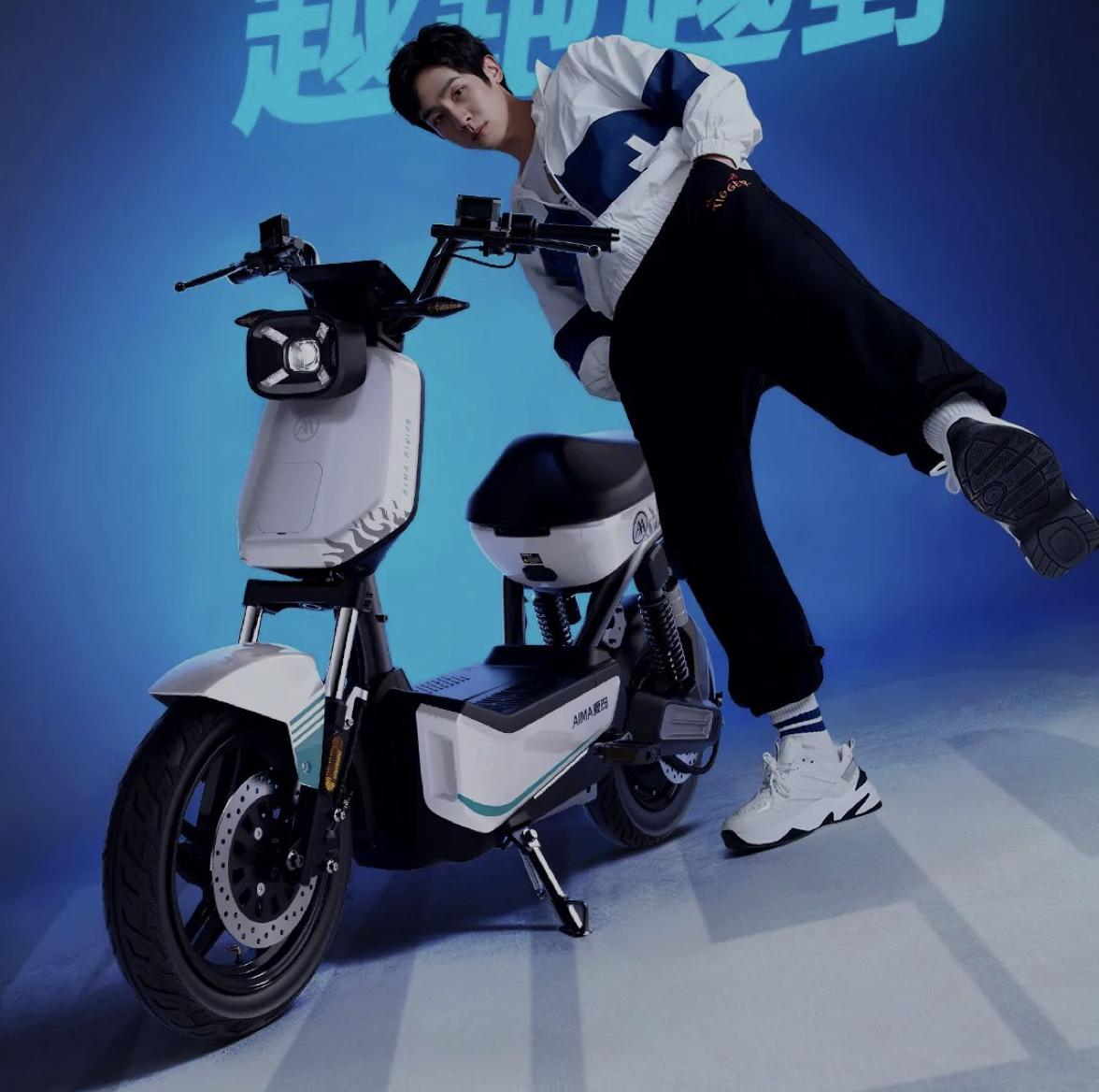 这2款电动车不仅实用而且颜值高,两款高性能电动车来了动感十足