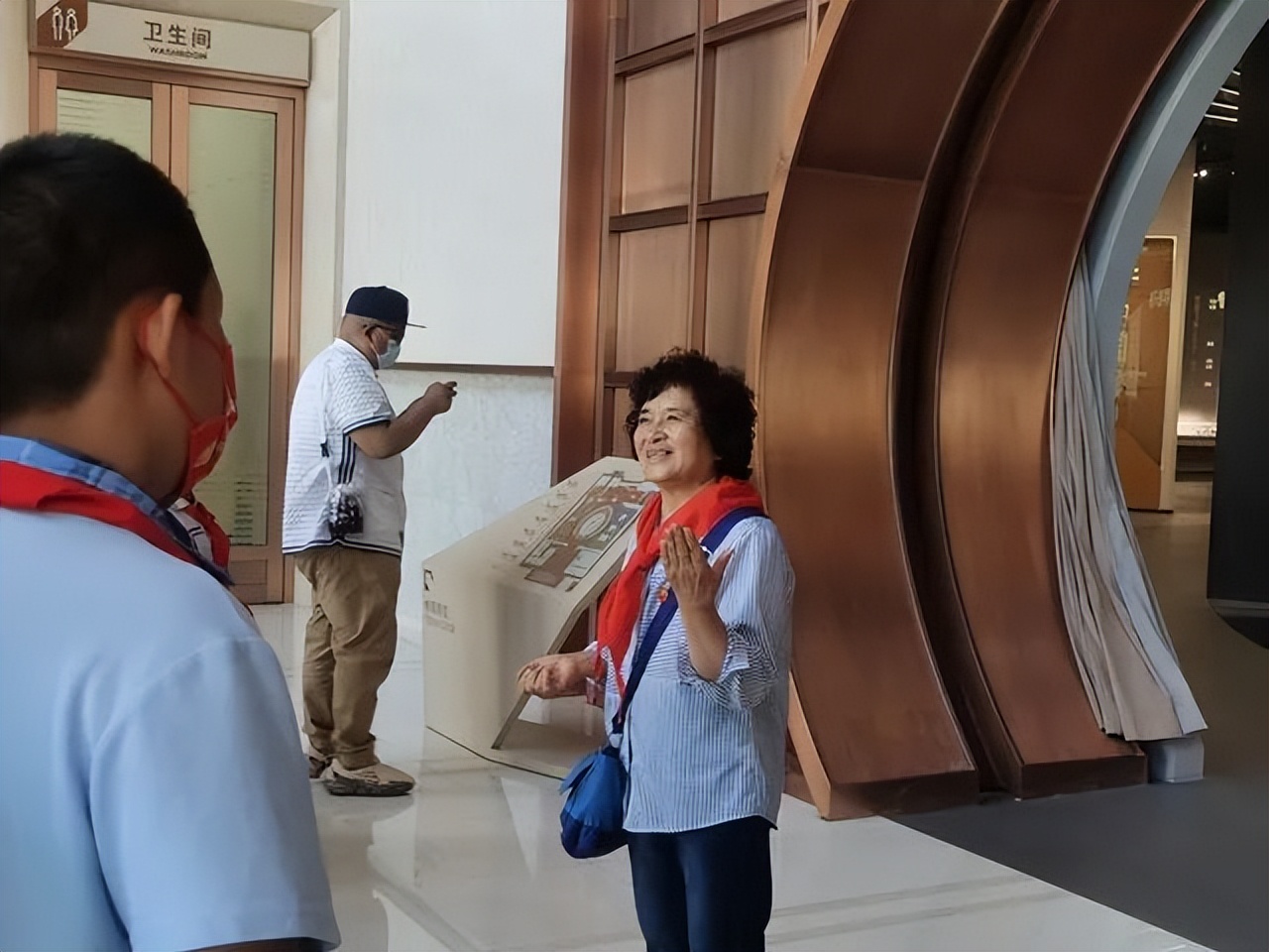 传承红色基因——包头市包钢实验二小“红领巾梦想号”起航