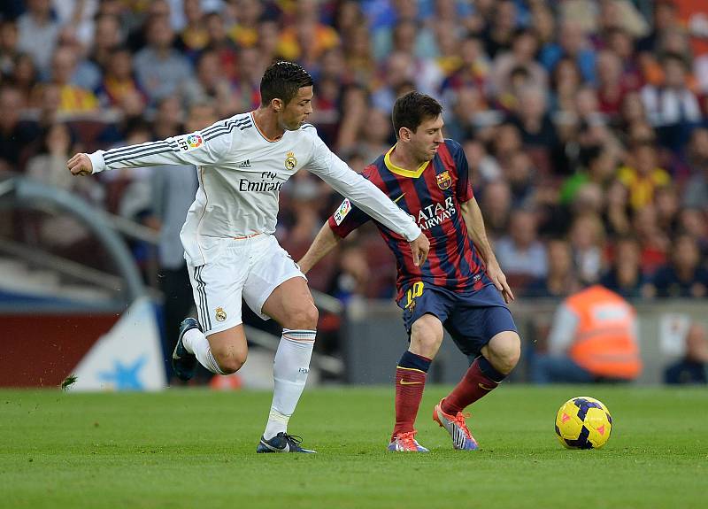 梅西和c罗谁能打破他们的纪录,世界名帅对梅西和c罗的评价