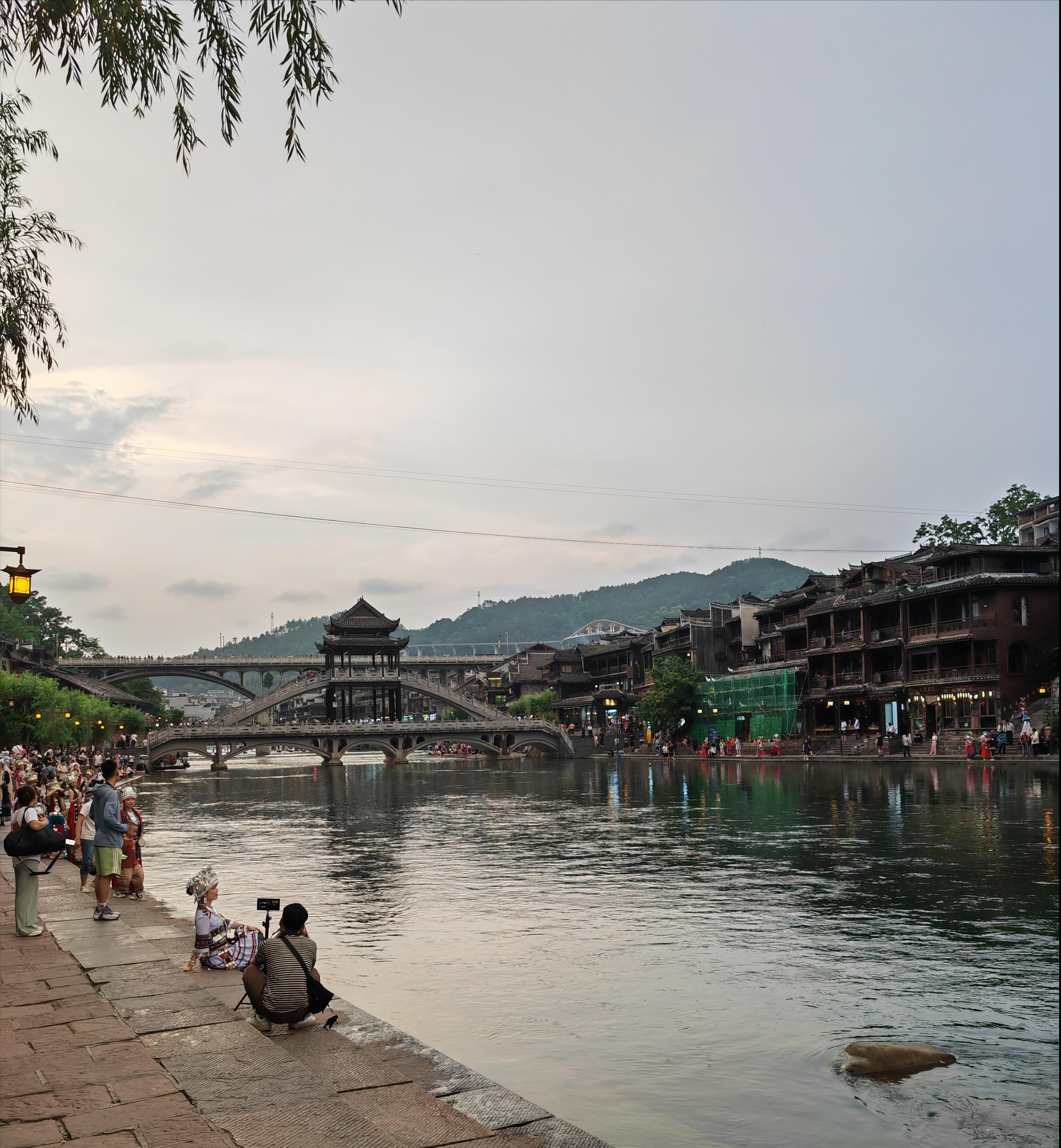 张家界凤凰古城六日游视频,重庆张家界凤凰古城六日游