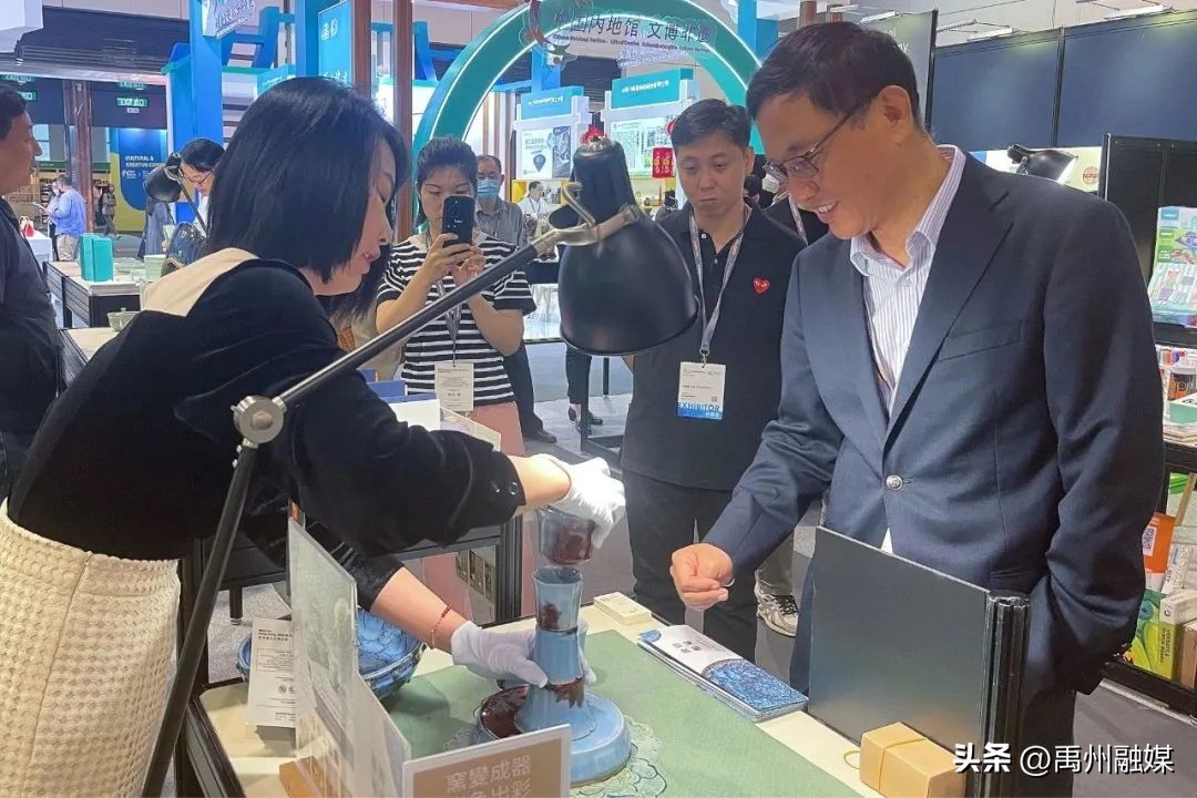 河南“特色”非遗产品钧瓷走进繁华璀璨的香港