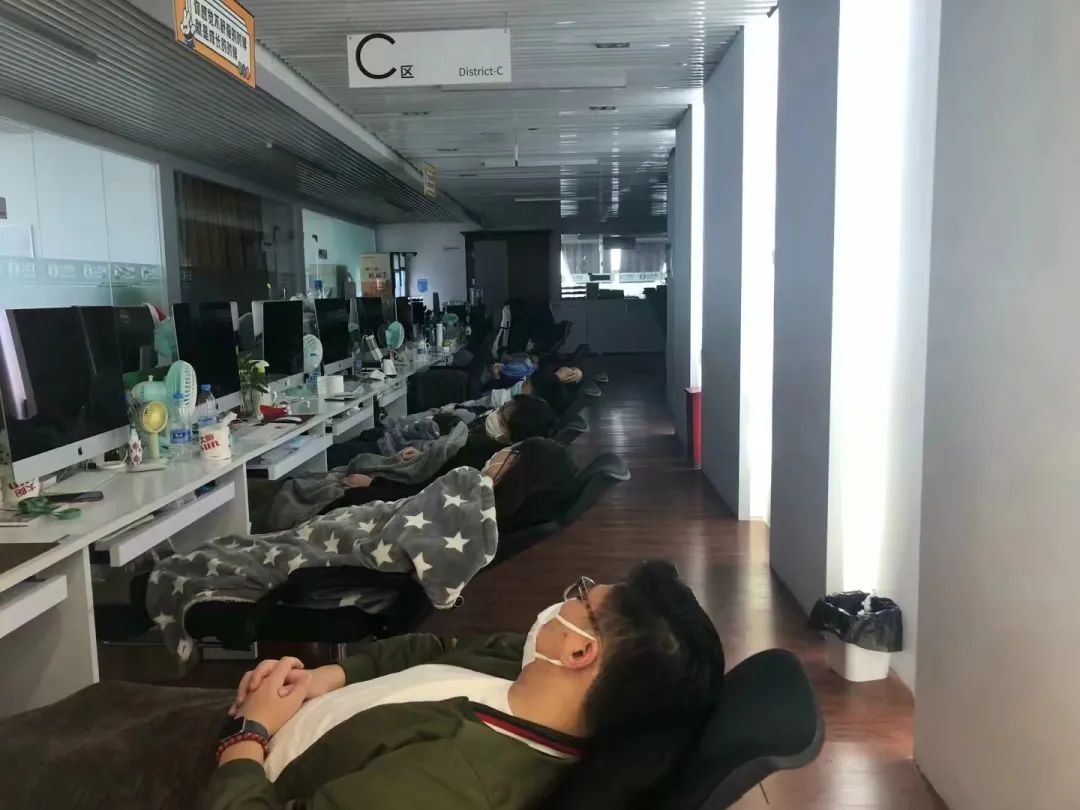 四个二本女生的「小时代」:毕业四年后,我们都回了老家