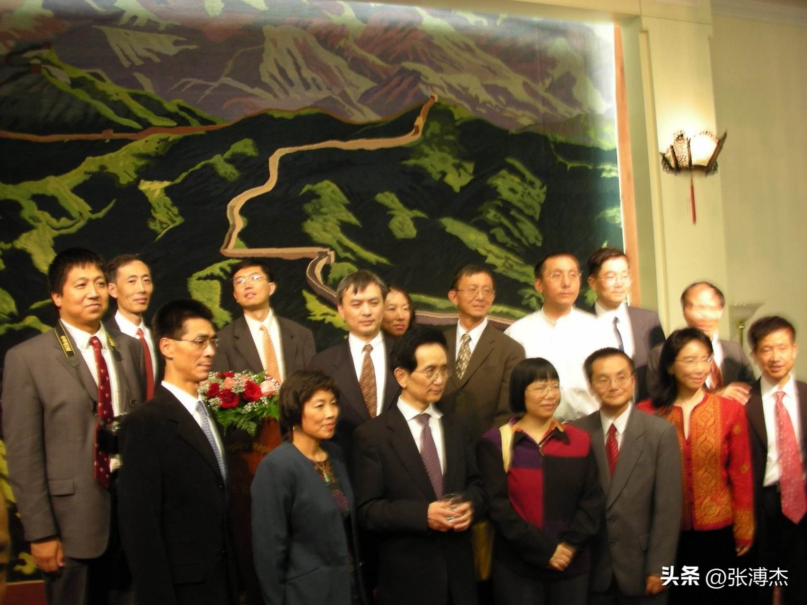 发功扑灭大兴安岭大火,意念拦截原*弹子**,气功大师严新有多能吹?