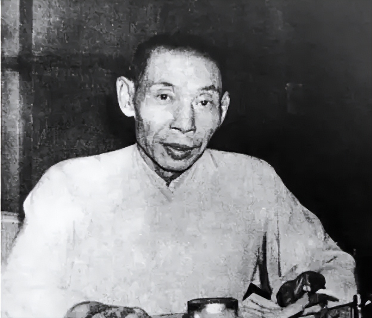 他曾是上海滩说一不二的黑帮大佬，却因为一次选择遗憾终身