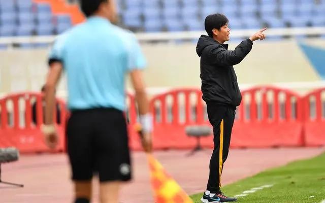 中国队23人名单李霄鹏,李霄鹏国足52人集训名单公布