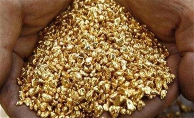 广西“上林帮”非洲淘金：每天如刀尖舔血，常备200克金子保命