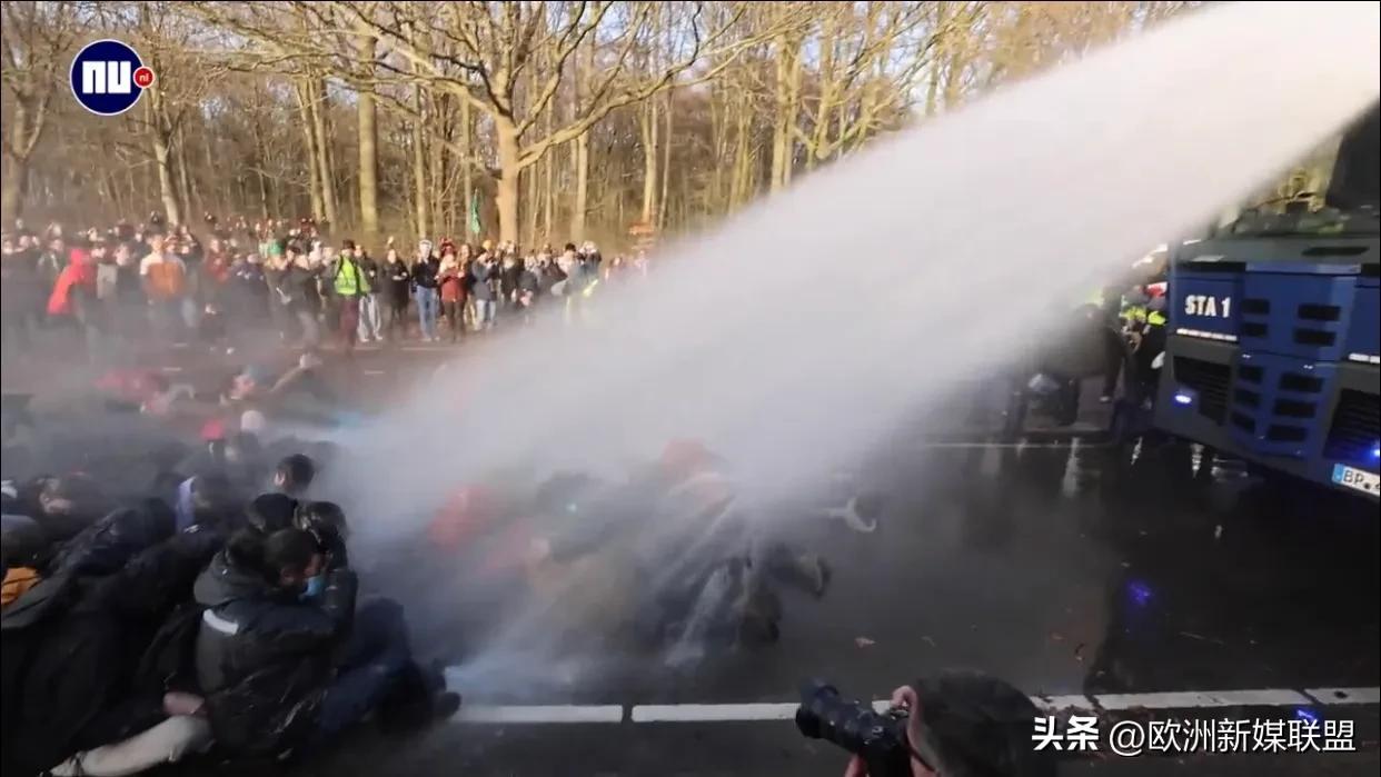 海牙入侵法案,海牙通缉令的威慑力