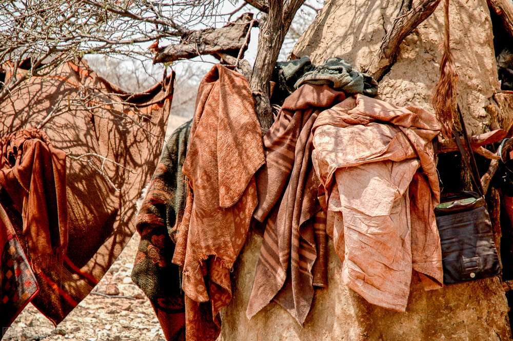 “黑肠嘴”?非洲富拉尼族,女性嘴唇“厚、黑、大”被认为是漂亮