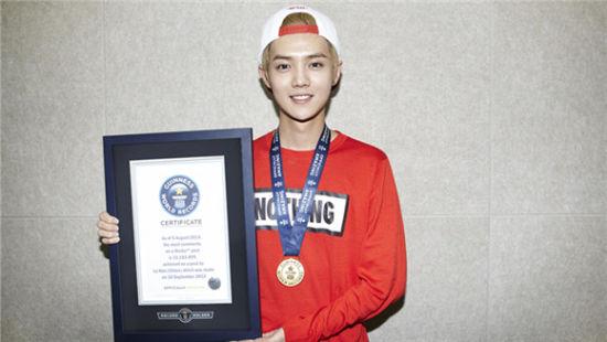 关晓彤鹿晗球场,鹿晗为关晓彤建了俱乐部吗