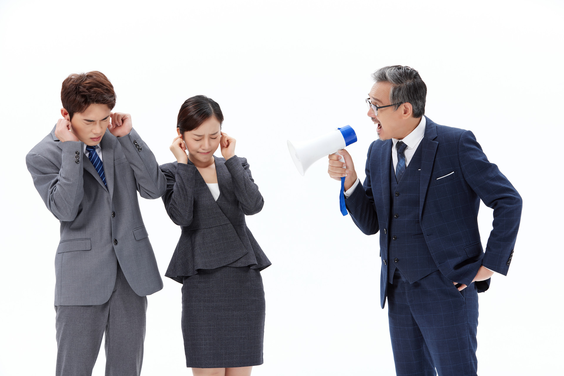 职场怎么对付刺头同事,职场被同事针对的正确处理方法