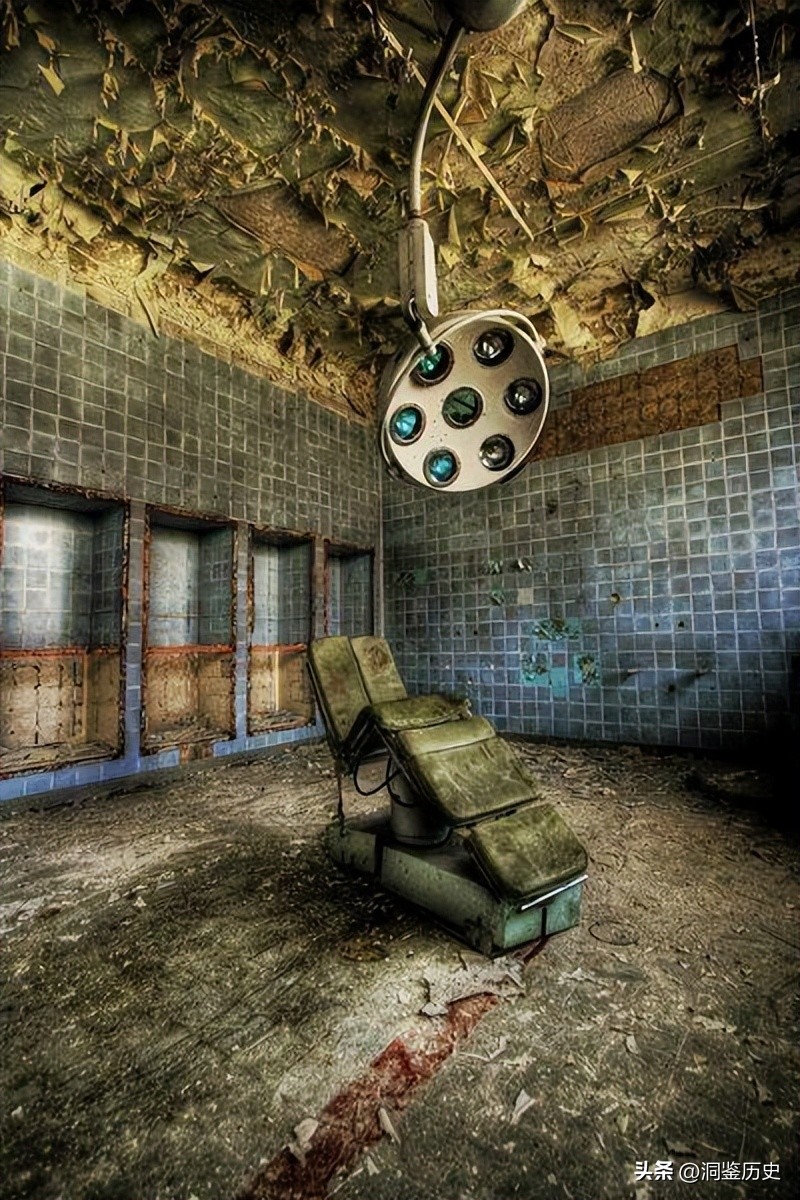 1987年，一女孩误食蓝色粉末后内出血死亡，下葬时却遭2000人抗议