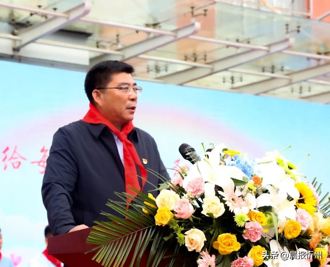 代代校领导接力，推动高质量发展！六一，忻州市七一路小学“超燃”