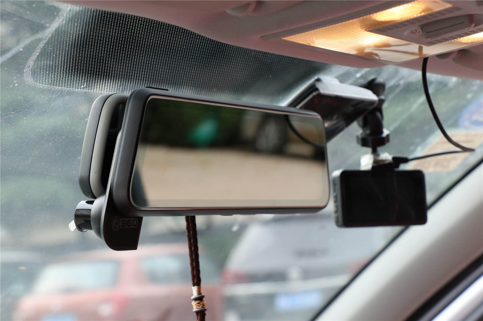 m320pro行车记录仪屏幕调节,m320pro行车记录仪是双头录像吗