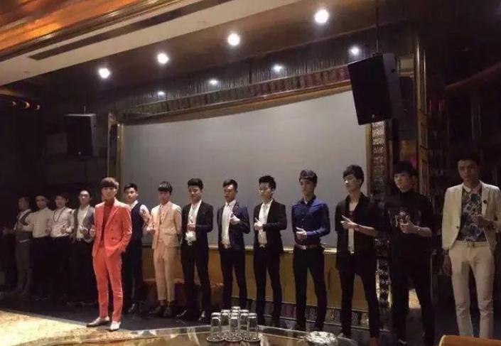 揭秘富婆招聘男公关骗局,富婆招聘男公关之内幕