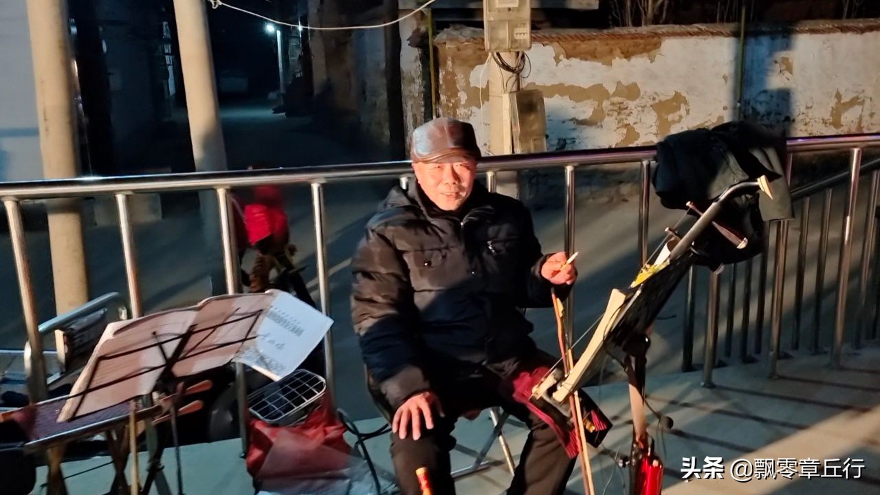 济南章丘相公庄：有个“岁数不小”的戏迷自发成立的草根庄户剧团