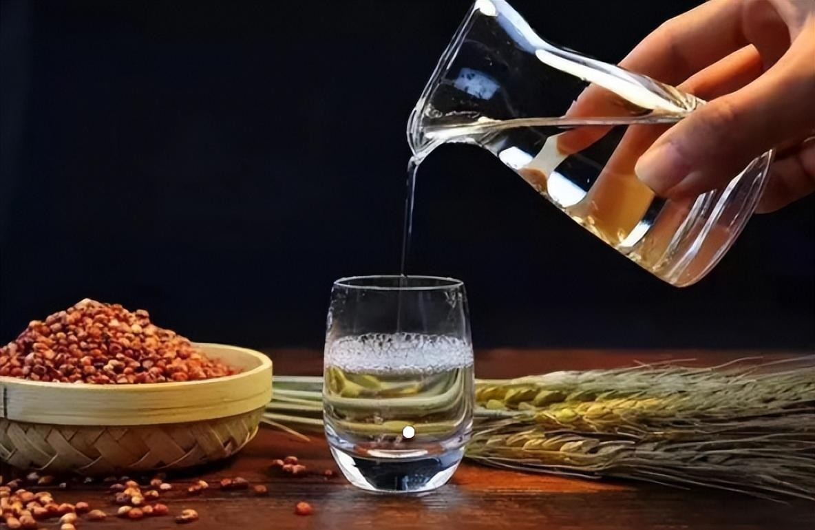 喝酒为什么会口干是不是酒量不行,喝完酒为什么那么难受